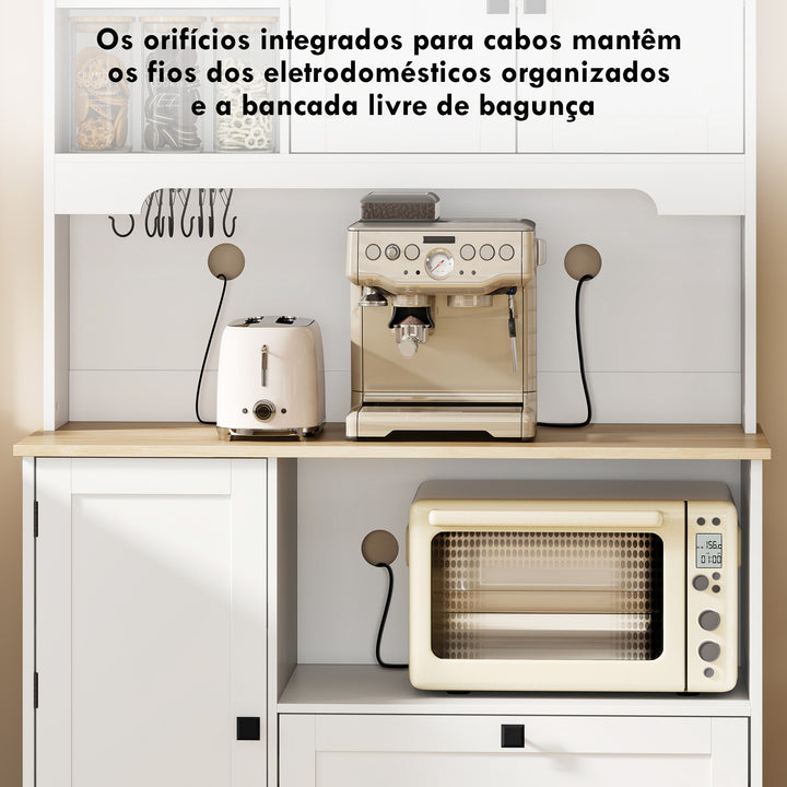 Armário de Cozinha Móvel Auxiliar de Cozinha com 3 Portas 2 Gavetas 3 Prateleiras na Porta 8 Ganchos Bancada Ampla para Micro-Ondas Prateleiras Ajustáveis Orifícios para Cabos Branco