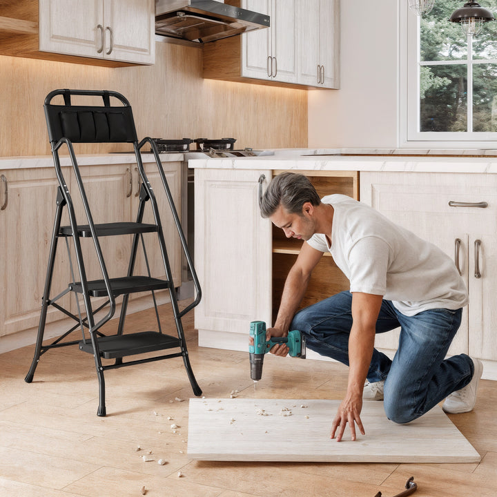 Escada Dobrável com 3 Degraus Escada de Metal com Apoio para os Braços e Suporte para Ferramentas Carga Máxima 150 kg 49x66x136 cm Preto