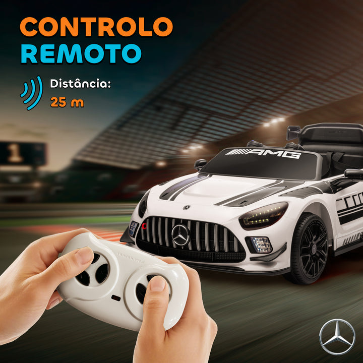 Carro Elétrico para Crianças Mercedes-AMG GT3 Evo Carro de Bateria 12V com Controlo Remoto 2,4G Motor Duplo Rodas Auxiliares Alça de Transporte Música Faróis 115x66x44 cm Branco