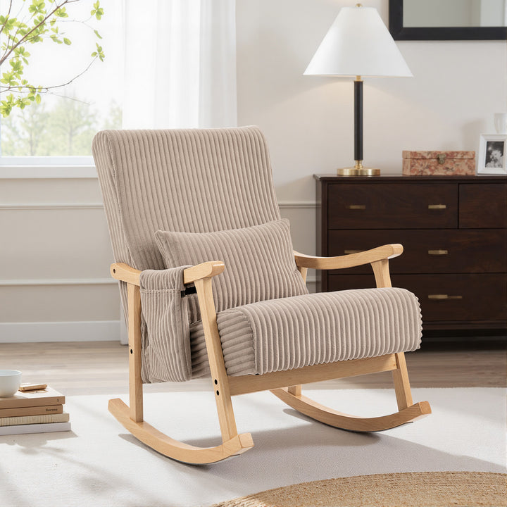Cadeira de Baloiço, Cadeira de Veludo Cotelê com Almofada Lombar, Pernas e Apoios de Braço em Madeira, Assento Largo, Bolso Lateral, Estilo Moderno, Cadeira de Relaxamento, Suporte até 120 kg, para Quarto, Sala, Castanho Claro