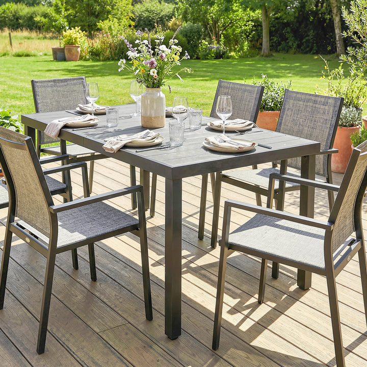 Mesa de Jardim Retangular 140x90x74 cm com Estrutura de Aço e Tampo de Ripas em WPC para Pátio ou Varanda Cinzento
