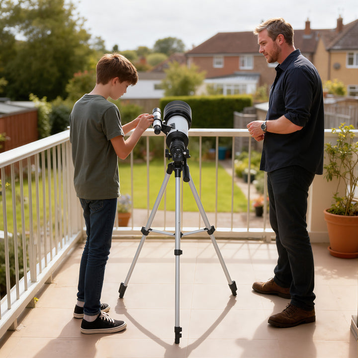 Telescópio Astronómico para Adultos e Principiantes Abertura de 70 mm 30X-300X 300 mm Portátil com Lente Barlow 3X Nível e Tripé Ajustável de Alumínio Branco e Preto