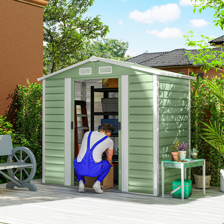 Abrigo de Jardim Exterior 2,36m² 213x120x194 cm Abrigo de Exterior com Base Reforçada (Piso NÃO Incluído) Portas de Correr Duplas Fechadura Janelas Verde Claro