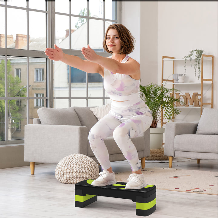 Step para Exercício Aeróbico Plataforma Step com Altura Ajustável em 3 Níveis com Carga Máxima 150kg para Exercício em Academia Casa 80x31x10-20 cm Verde e Preto
