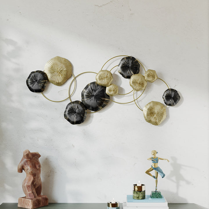 Decoração de Parede em Metal com Forma de Flor de Lótus Adorno para Sala Moderna Escultura de Parede para Decoração de Casa Quarto, Escritório 84x35 cm Dourado e Preto