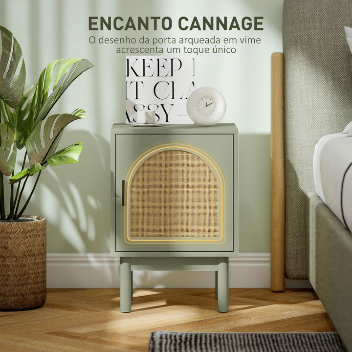 Mesa de Cabeceira Mesa de Cabeceira com Porta de Vime Prateleira Ajustável e Pés de Madeira Estilo Boémio Mesa Auxiliar para Sala de Estar Quarto 40x35x58 cm Verde Claro