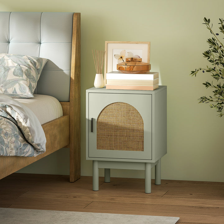 Mesa de Cabeceira Mesa de Cabeceira com Porta de Vime Prateleira Ajustável e Pés de Madeira Estilo Boémio Mesa Auxiliar para Sala de Estar Quarto 40x35x58 cm Verde Claro