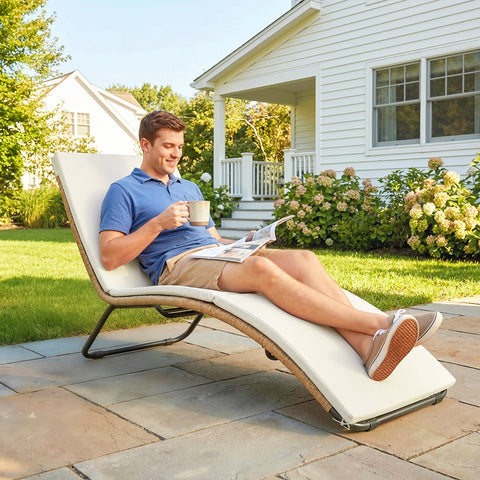 Espreguiçadeira de Vime em Forma de S, Espreguiçadeira de Jardim Exterior com Almofada, Assento Respirável e Estrutura de Aço, Carga 120 kg, para Pátio, Praia, Terraço e Piscina, Creme