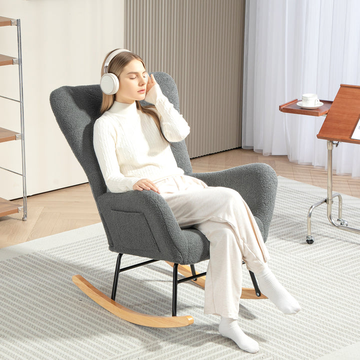 Poltrona Baloiço em Borrego Sintético Poltrona para Amamentação com Encosto Acolchoado Almofada e Base de Madeira de Borracha Suporta 120 kg 67x82x100 cm Cinza