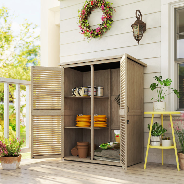 Armário de Jardim de Madeira 0,83 m² 127x65x168 cm Armário Exterior de Madeira com 2 Portas de Persiana 2 Prateleiras 2 Alças e Telhado Impermeável Natural