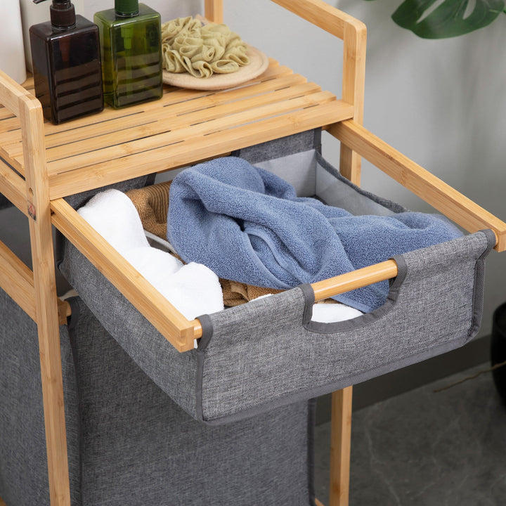 Cesto de Roupa Suja de Bambu Cesto de Roupa com 2 Bolsas de Tecido Amovíveis Prateleira Aberta 2 Alças Laterais 4 Rodas 42x35x84,5cm Cinza e Madeira