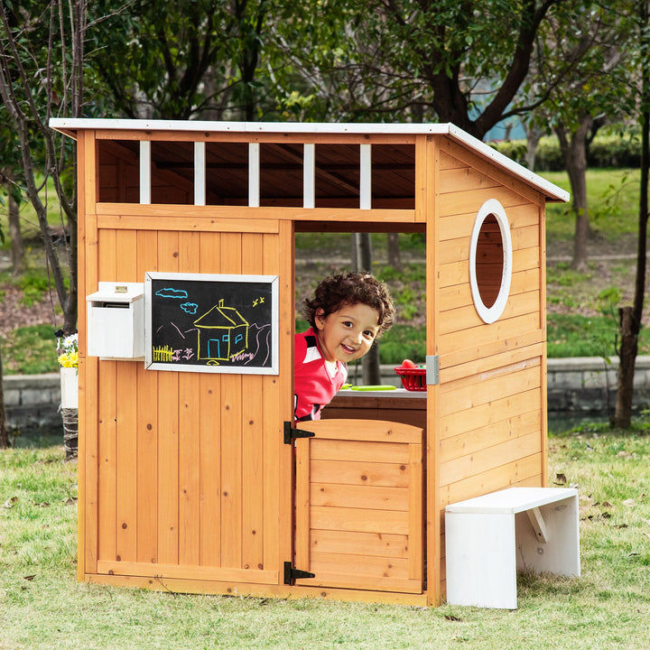 Casa Infantil de Madeira Casa de Brincar para Crianças acima de 3 Anos com Banco Caixa de Correio Lousa Janelas e Portas para Exterior 122x108x135,5cm Natural