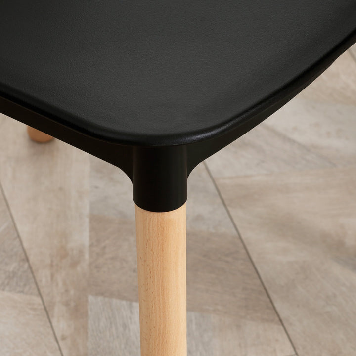 Conjunto de 4 Cadeiras Estilo Nórdico Cadeiras de Cozinha com Encosto Alto Assento de Polipropileno e Pés de Madeira de Faia Carga Máx. 120kg 43x52,5x83cm Preto e Madeira
